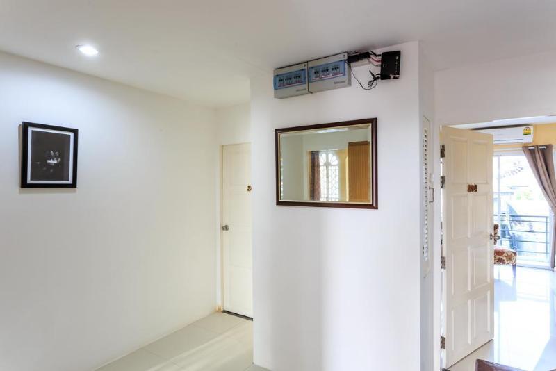 Oyo 255 The Ocean Hotell Patong